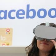 Facebook prezentuje bardzo cienkie okulary VR