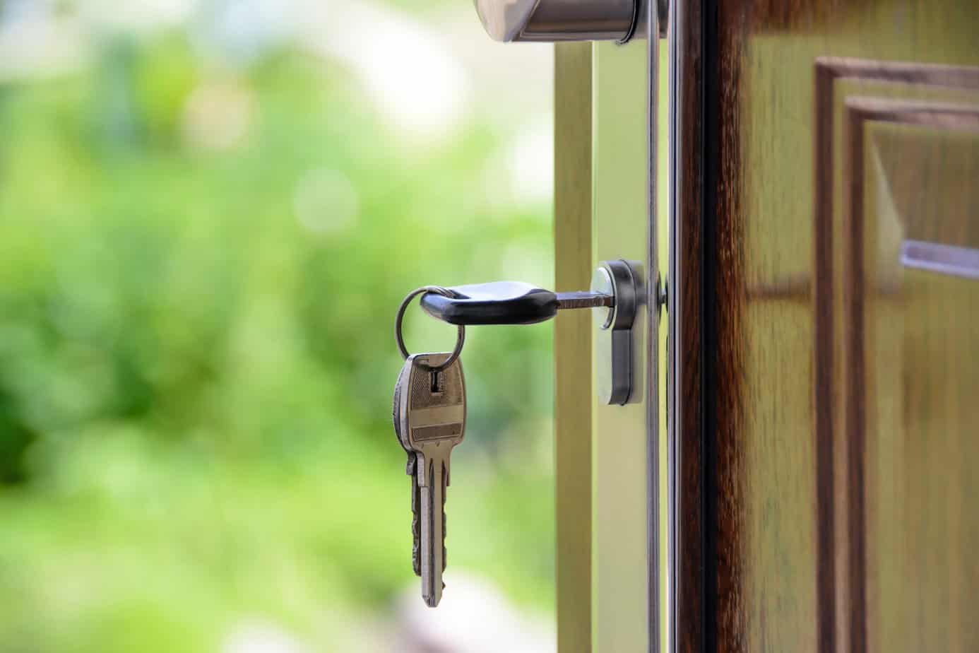 Jak zapewnić bezpieczeństwo domownikom – poradnik dla właścicieli domów